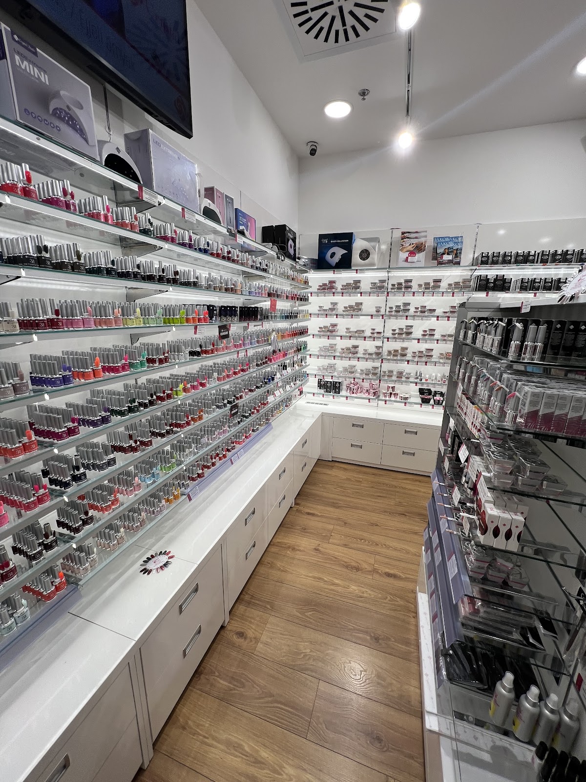 Crystal Nails - Aréna